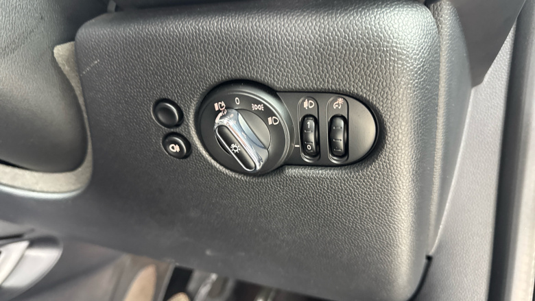 MINI Hatchback 1.5 Cooper Classic 3dr Petrol Hatchback